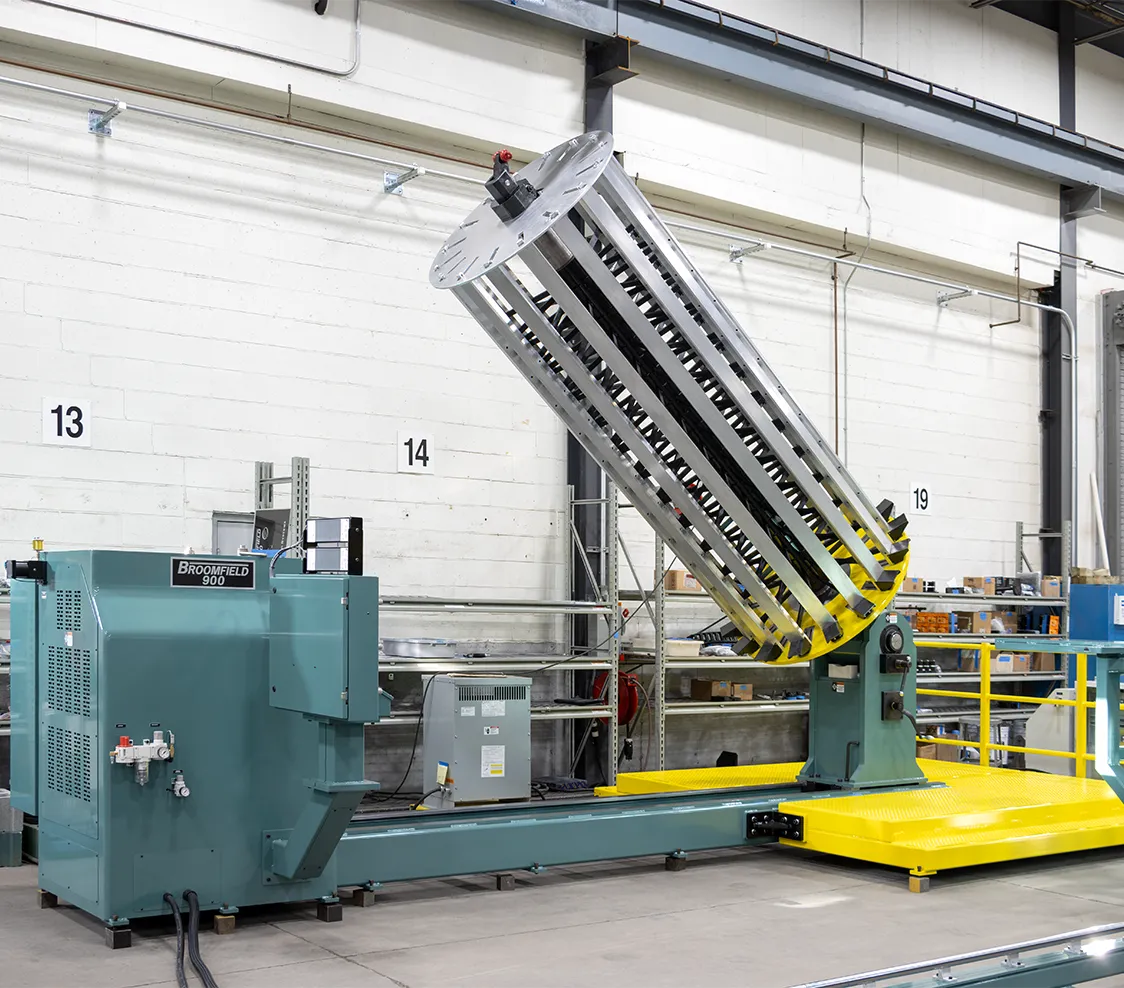 Heavy-duty power transformer coil winding machine with expandable mandrel